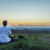 意識状態と姿勢の関係　瞑想はなぜ座ってするのか？